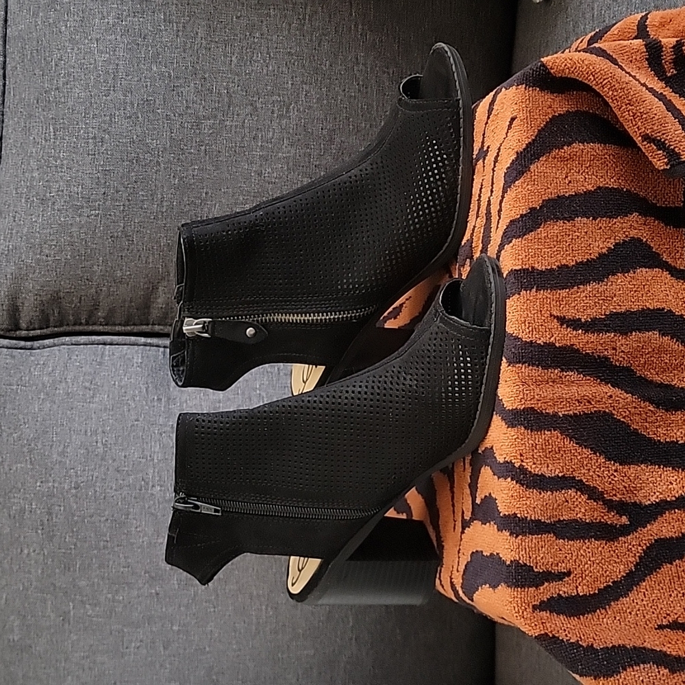 Black American Rag slingbacks shoes